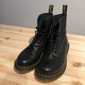 Dr. Martens Pascal 8-eye Boots